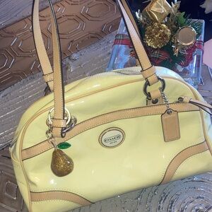 Vintage 2011  Coach Peyton Embossed Lemon Yellow Patent  Leather with F200265